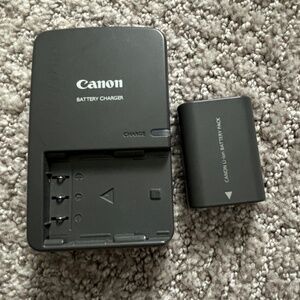 Canon CB-2LW Battery Charger (Black)